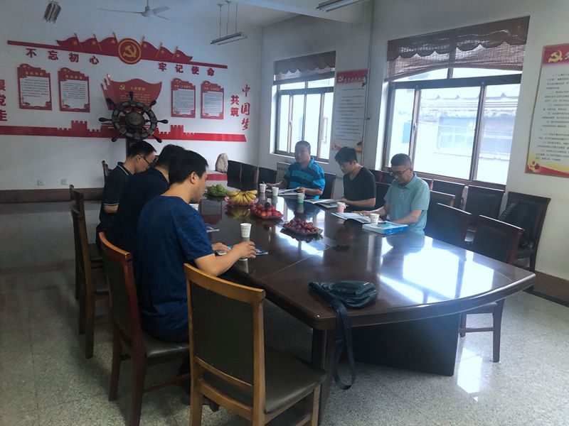 Sun in henan, sum total weifang zhang always to visit our factory 400 caterpillar hydraulic power head type drilling rig